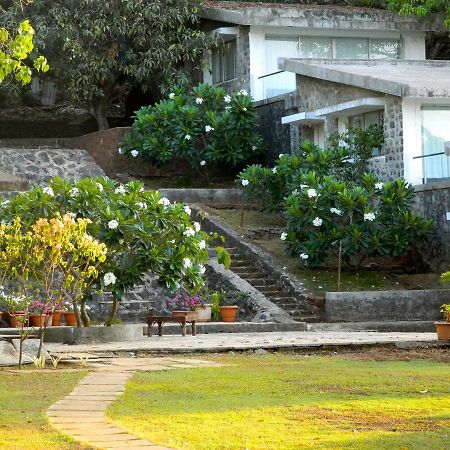 V Resorts Mahua Bagh Murud Nāndgaon Exterior photo